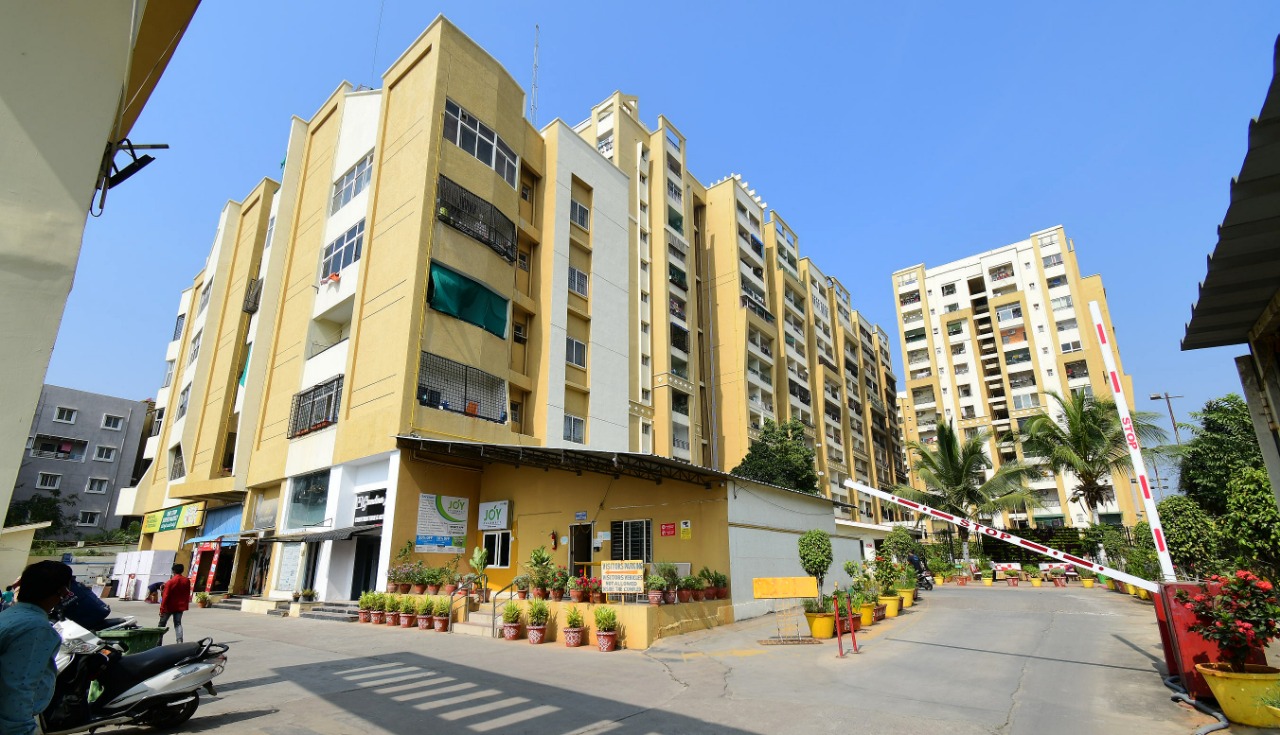 What is the basis for valuation of old flats?