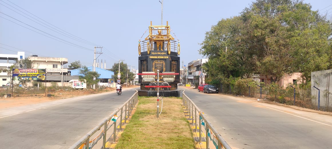 Plots @ Rs 4,000 per yard